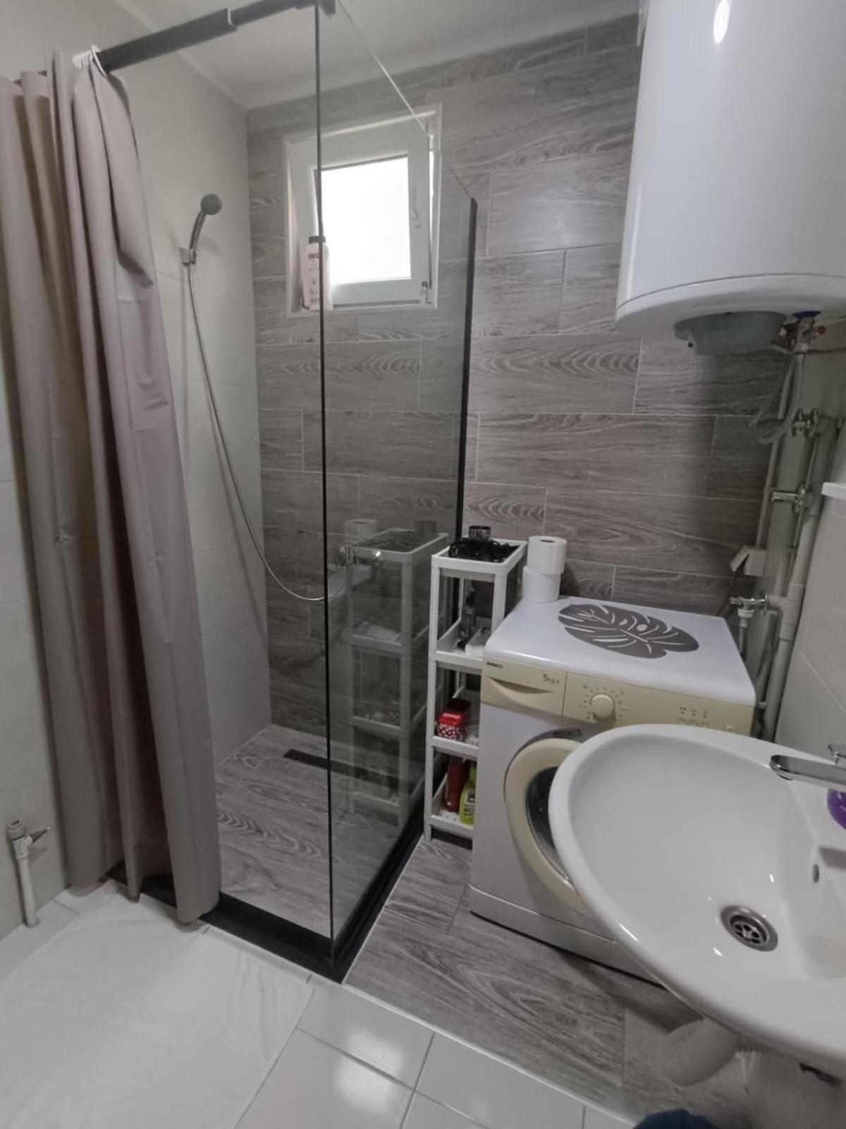 Win Apartment *